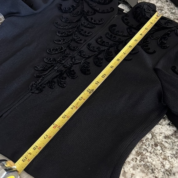 St. John Evening - Black embellished Jacket. GORGEOUS! Like NEW! Size 10 - Picture 10 of 10